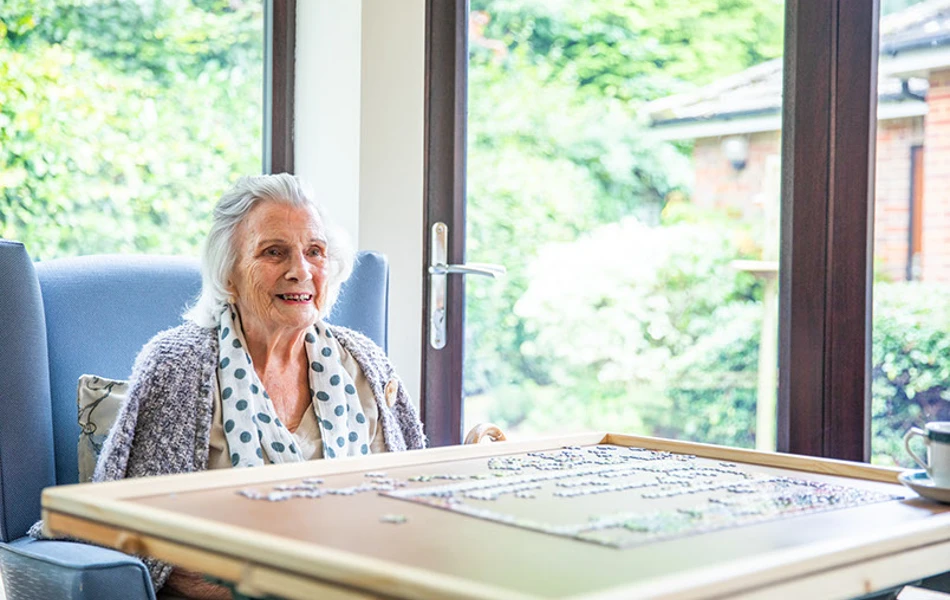 resident-smiling-whilst-doing-a-puzzle at Annett House, Berkhamsted HP4 2RH