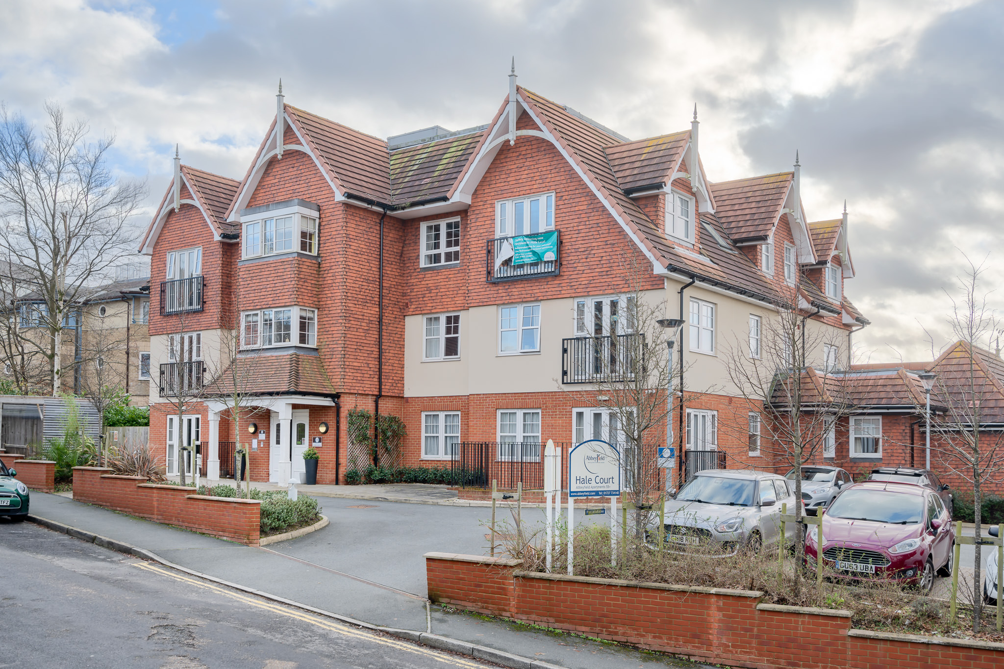 The front of Hale Court, Tunbridge TN4 9QX (1)