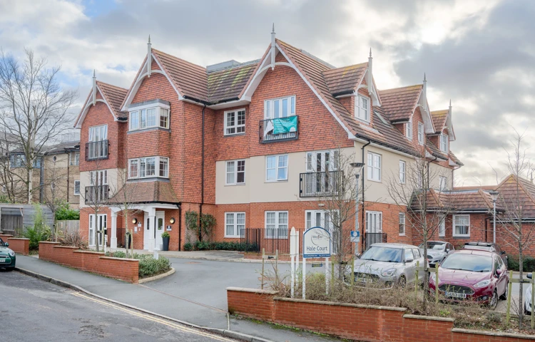The front of Hale Court, Tunbridge TN4 9QX (1)