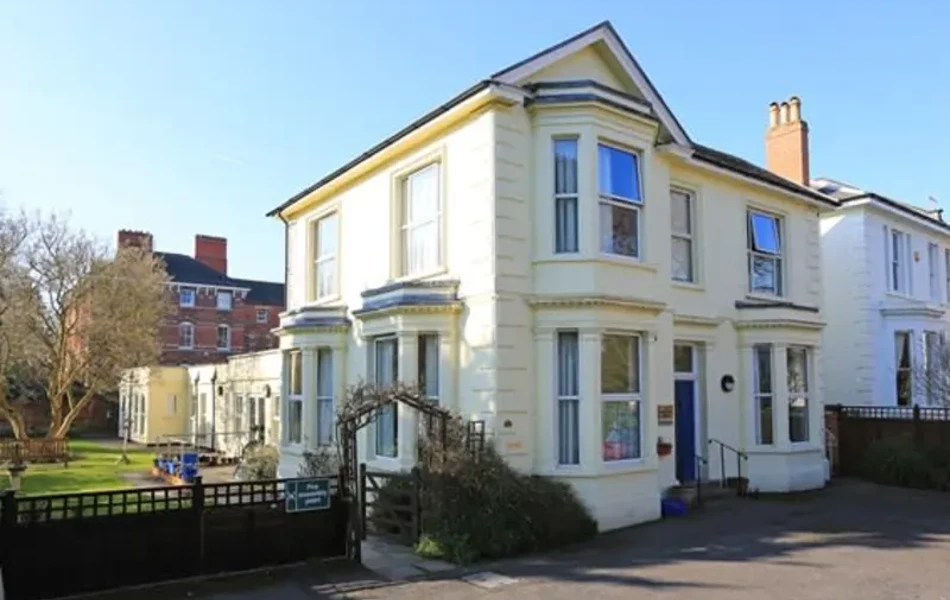 Heathercroft, GL53 7JF - Front