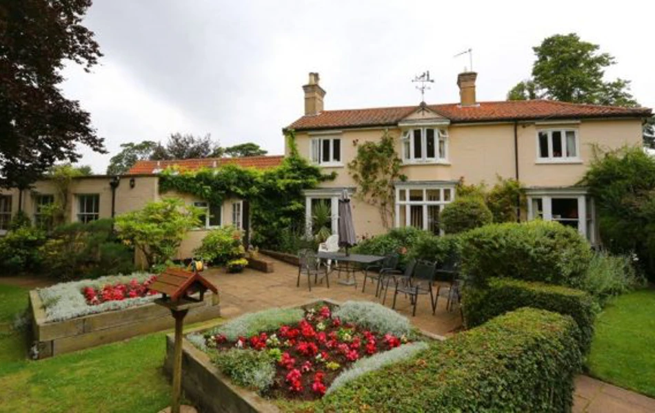 The rear garden at Highlands Care Home, Woodbridge IP12 1EN