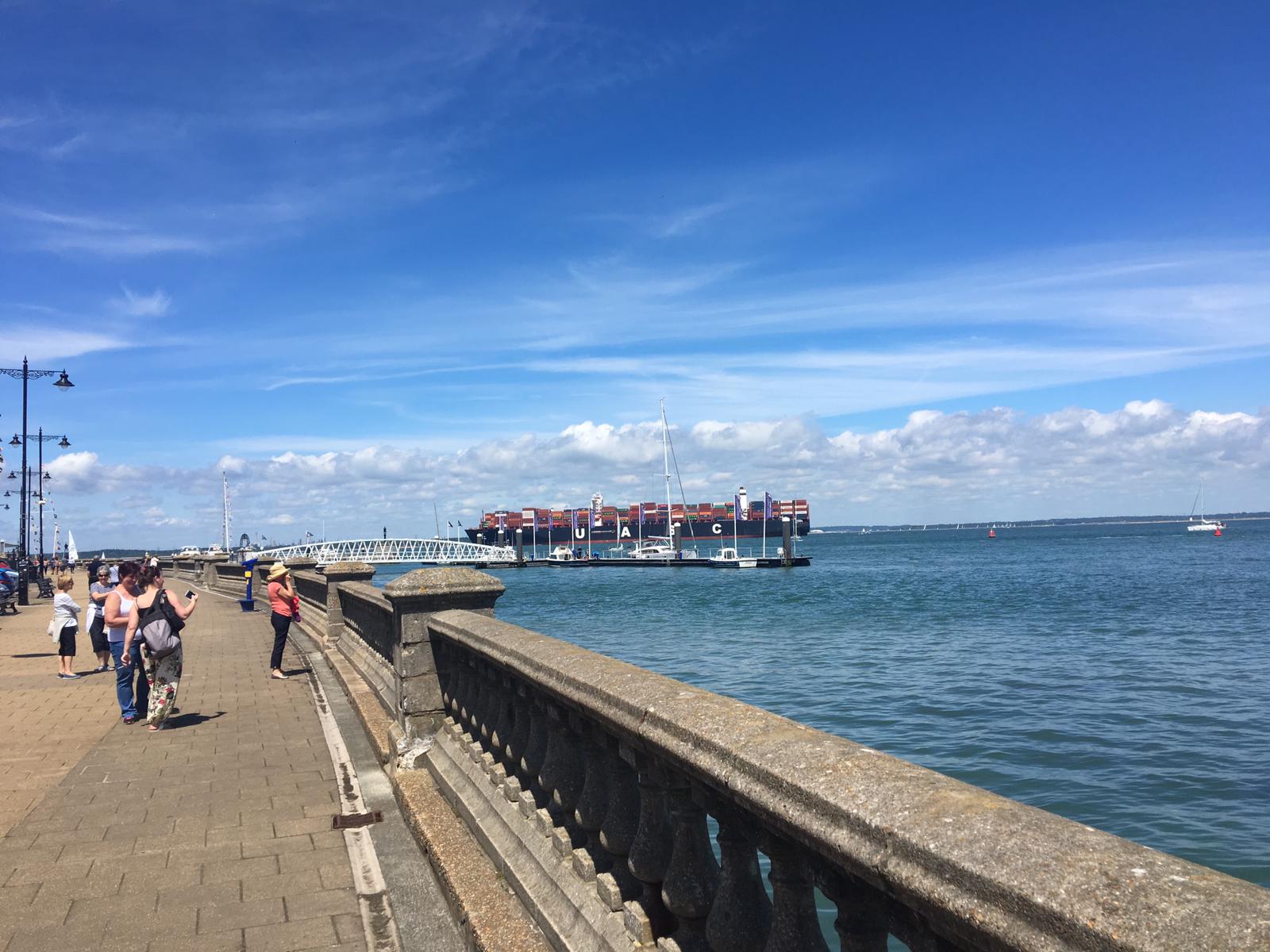 Ships and walkers near Clifton House, Cowes PO31 7RH