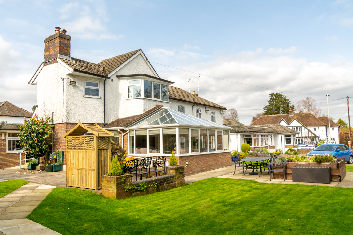 Front lawn and entrance to Entrance to Sibleys Orchard, Hemel Hempstead HP3 8LJ