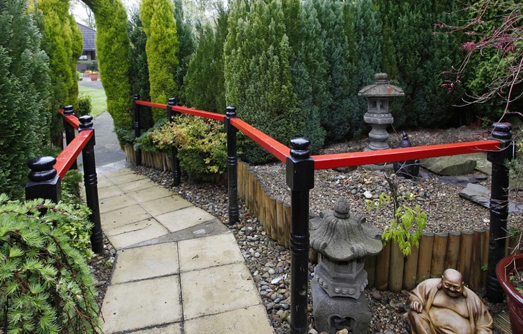 A pathway through the garden with ornaments