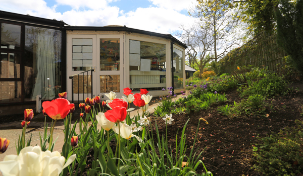 Flower bed with red and white flowers