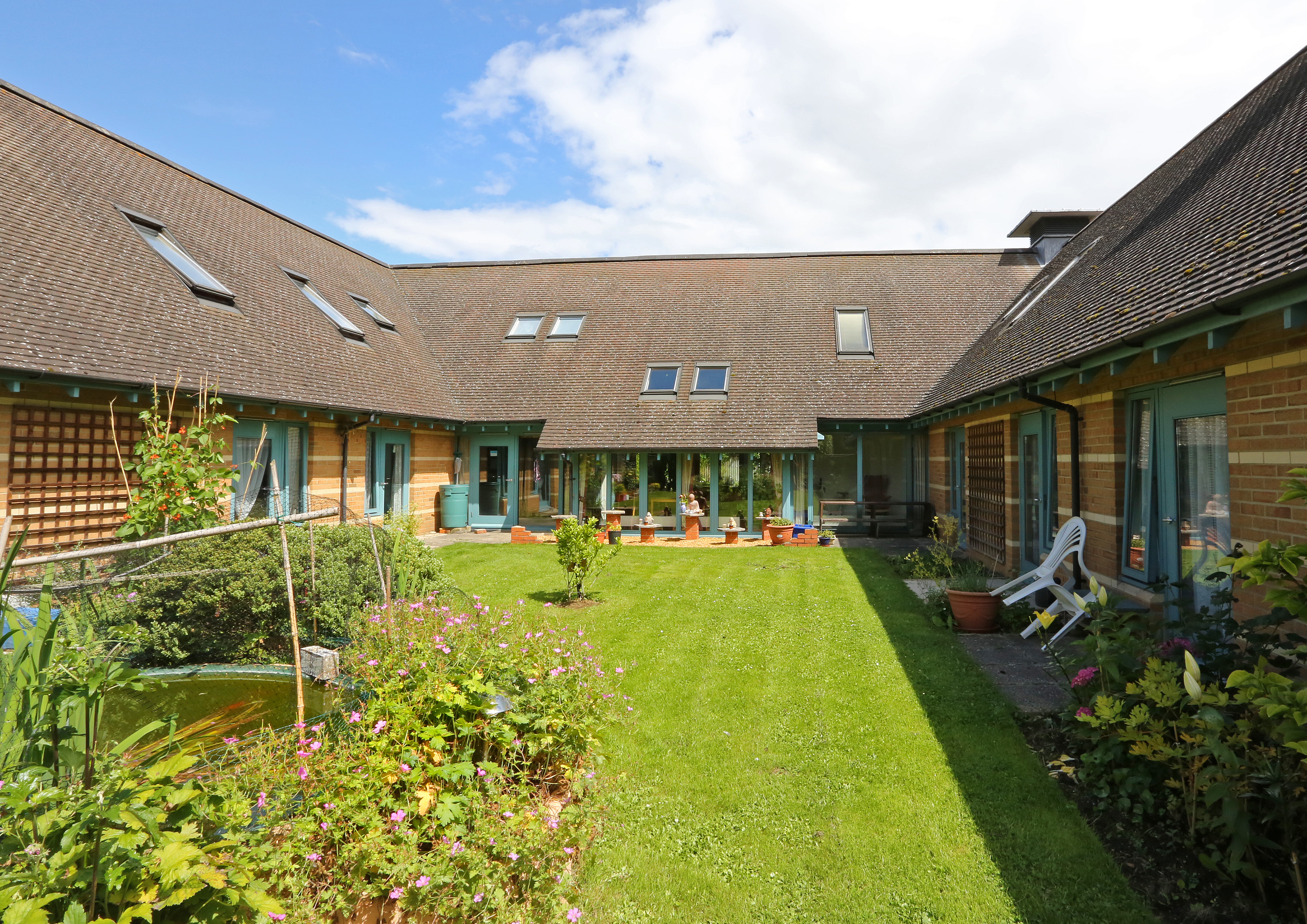 Courtyard garden at An Lac House, Cambridge CB1 3HN