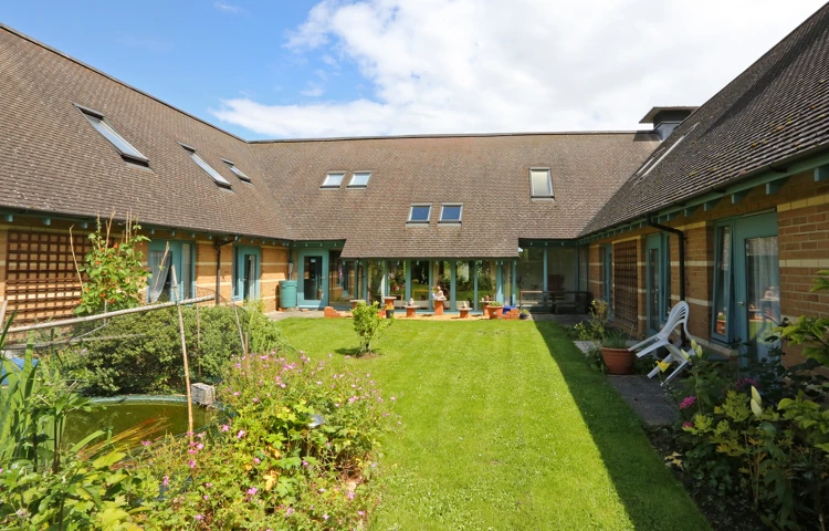 Courtyard garden at An Lac House, Cambridge CB1 3HN