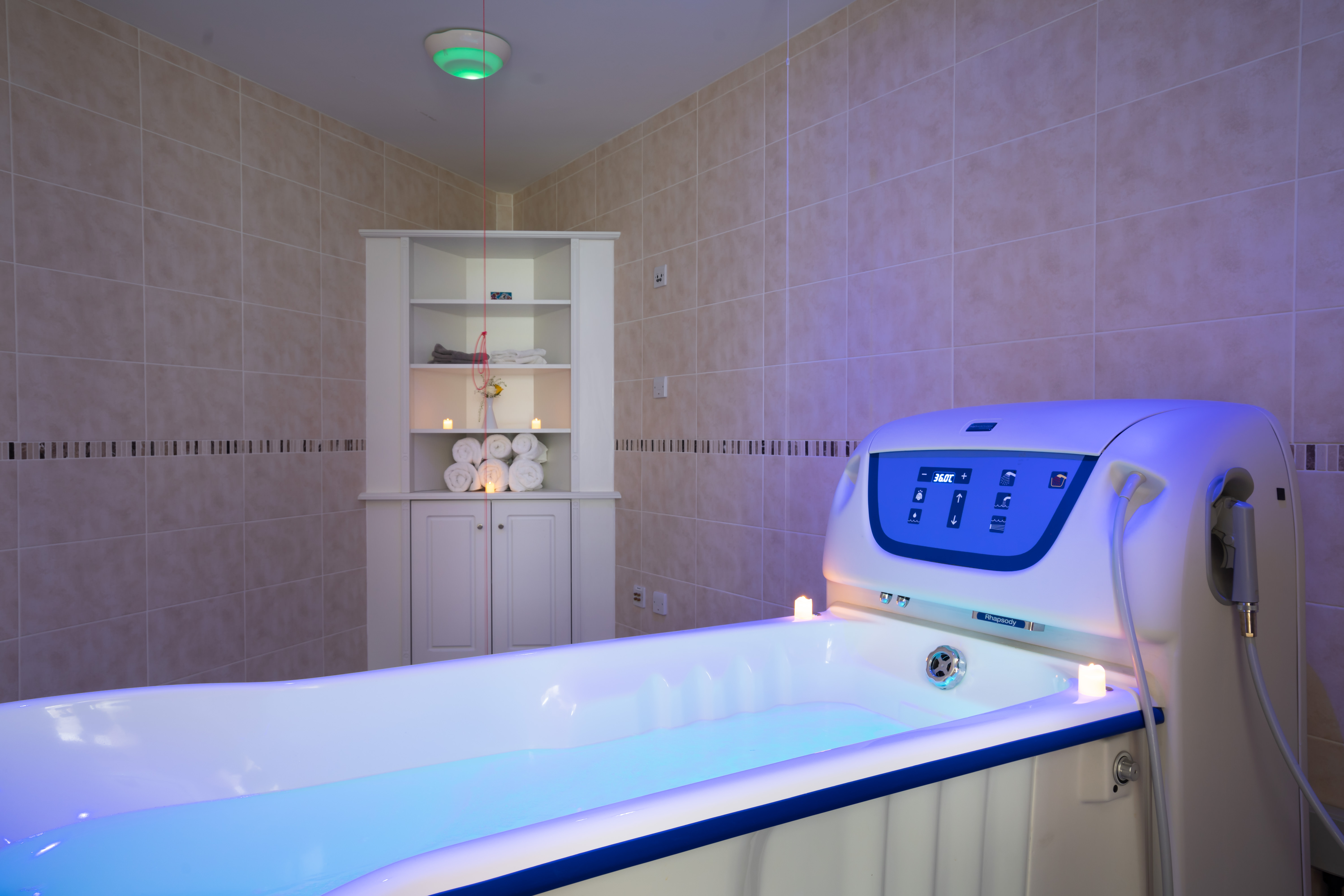 Abbeyfield Winnersh Spa Bathroom