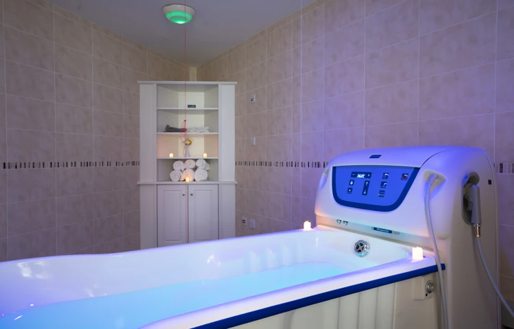 Abbeyfield Winnersh Spa Bathroom