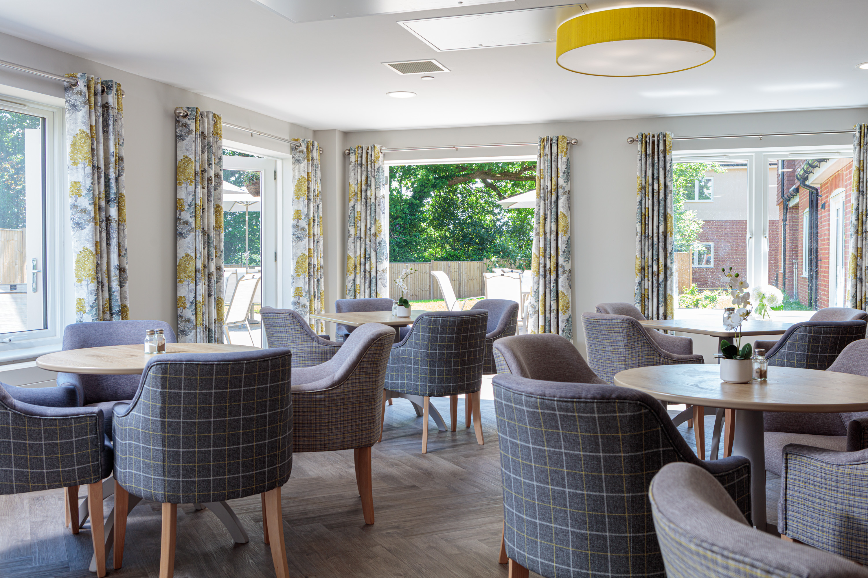 Holdenhurst May22 8823 Web