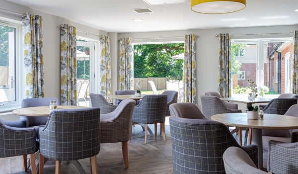 Holdenhurst May22 8823 Web