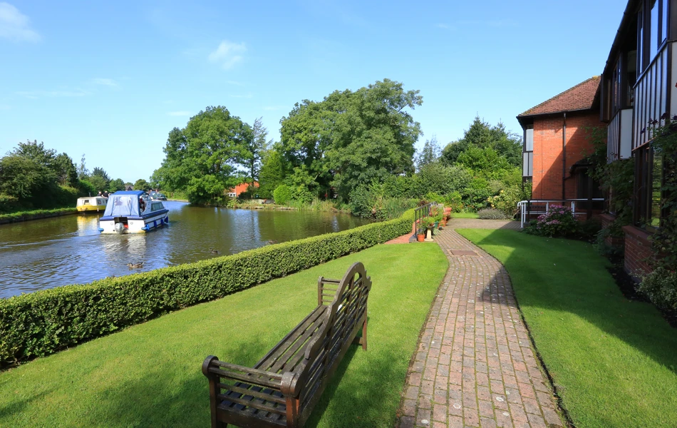 The canal at the rear of Abbeyfield House, Garstang PR3 1PA (1)