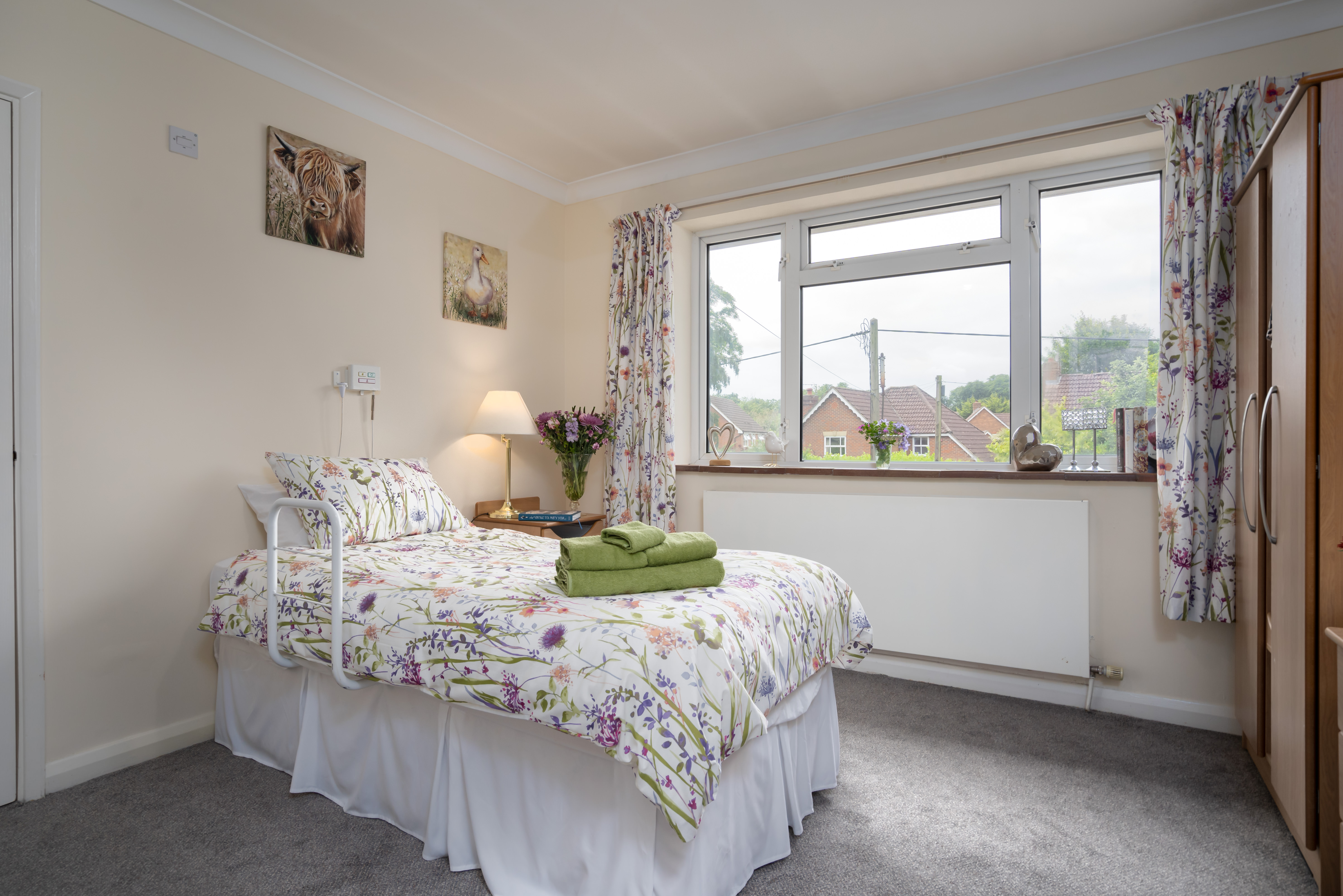 Pratt House white single bedroom