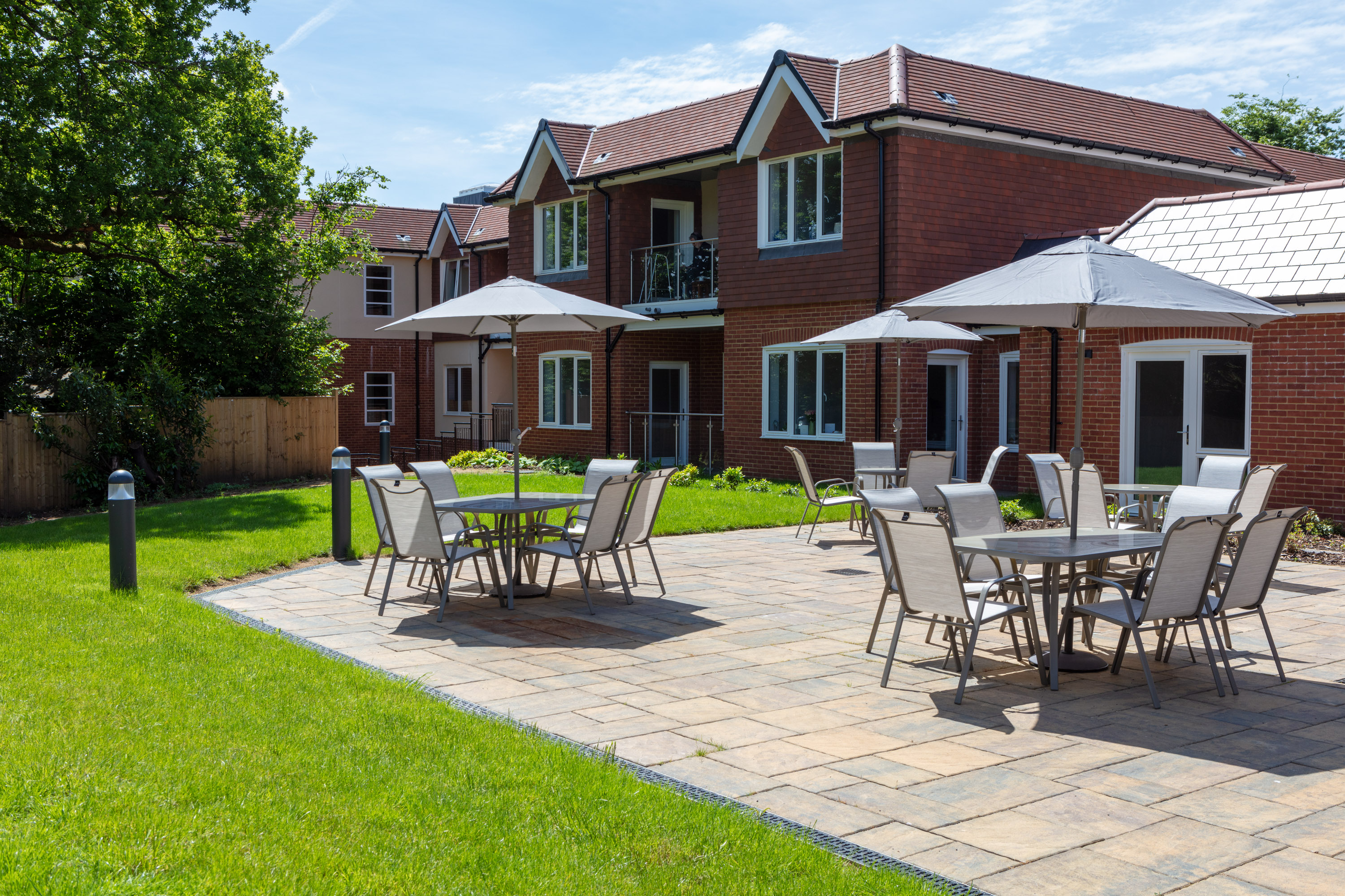 Holdenhurst May22 8834 Web