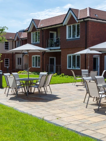 Holdenhurst May22 8834 Web