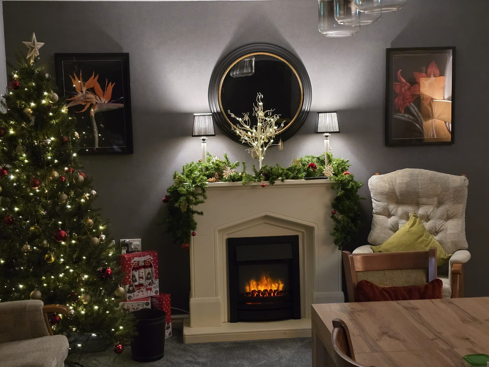 Abbeyfield House, WA16 0EE Cosy Fire and Xmas Decorations