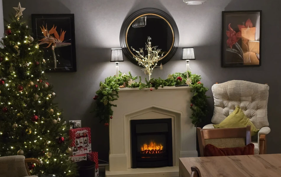 Abbeyfield House, WA16 0EE Cosy Fire and Xmas Decorations