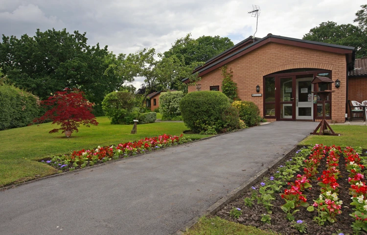 A beautiful garden to the front of the house with colourful flowerbeds