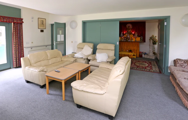 Sofas in the lounge at An Lac House, Cambridge CB1 3HN