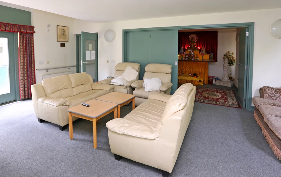 Sofas in the lounge at An Lac House, Cambridge CB1 3HN