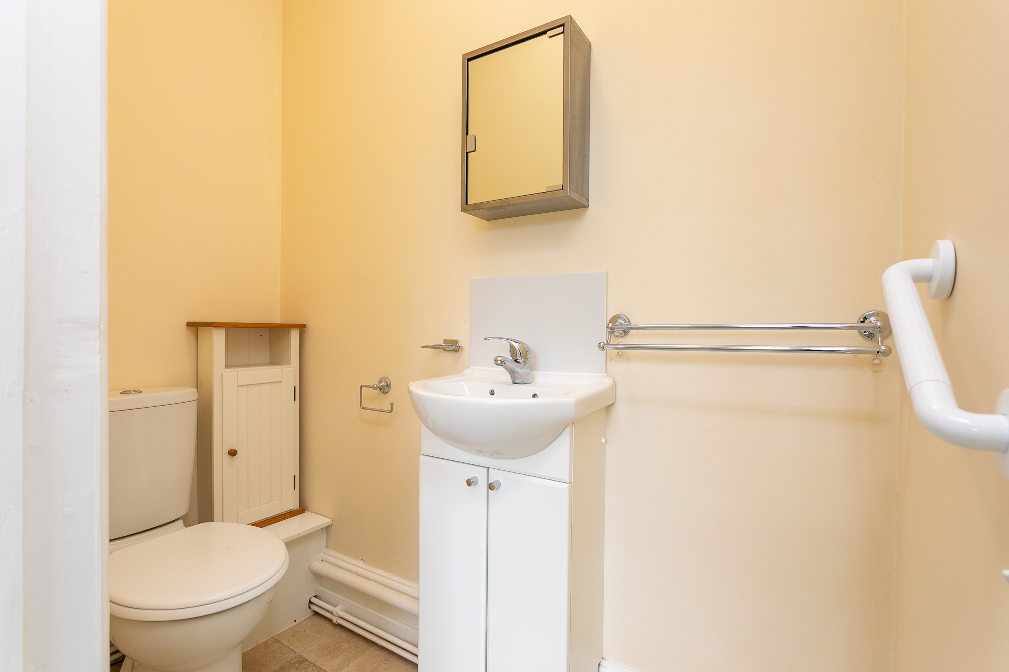 Ensuite bathroom at Abbeyfield House, Reigate RH2 9DZ