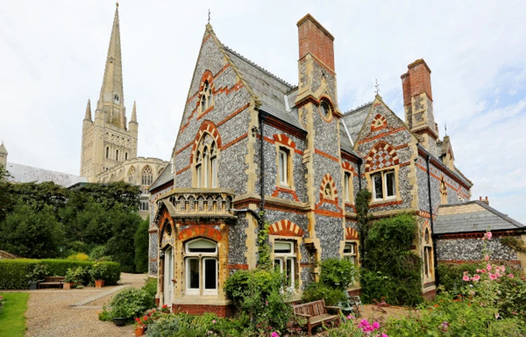 Gardens at the front of Abbeyfield House, Norwich NR1 4EH