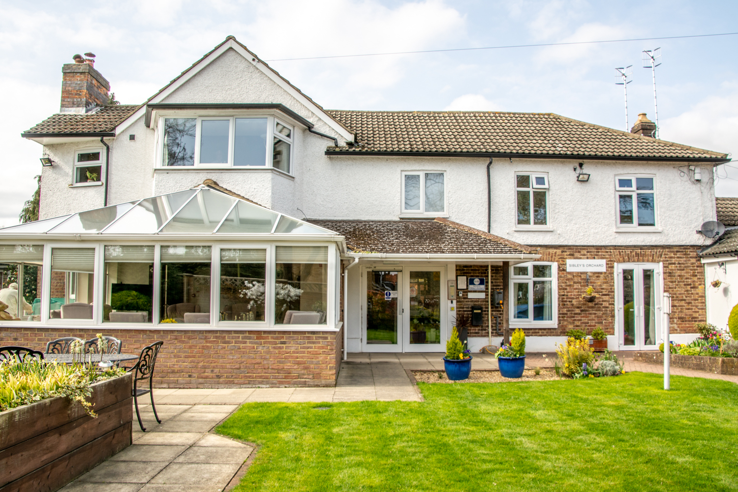 We love wishing our residents a happy birthday with their favourite cake!