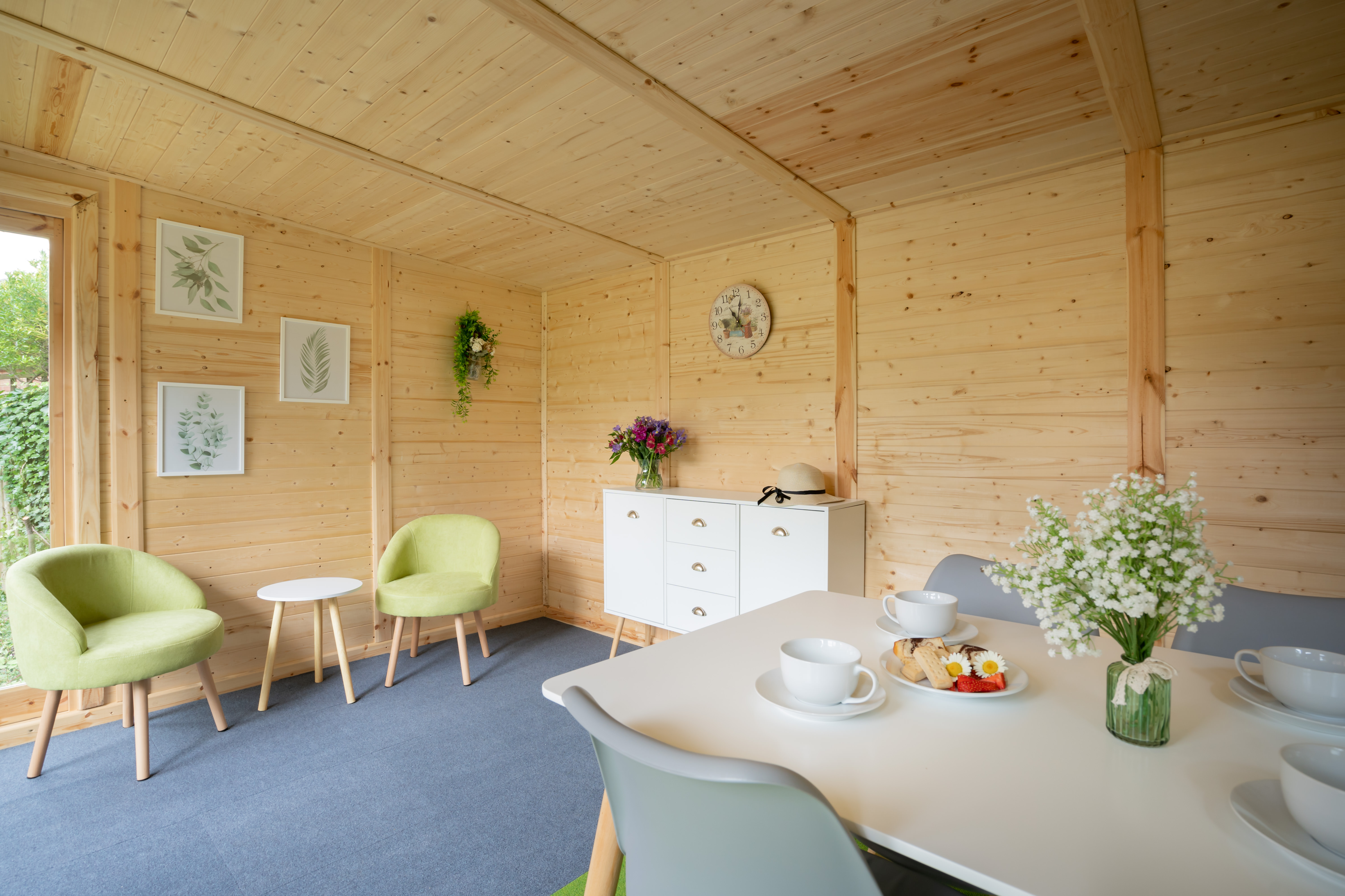 Pratt House new summer house with table and chairs