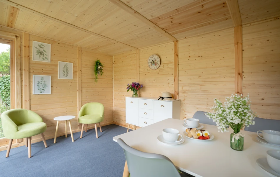 Pratt House new summer house with table and chairs