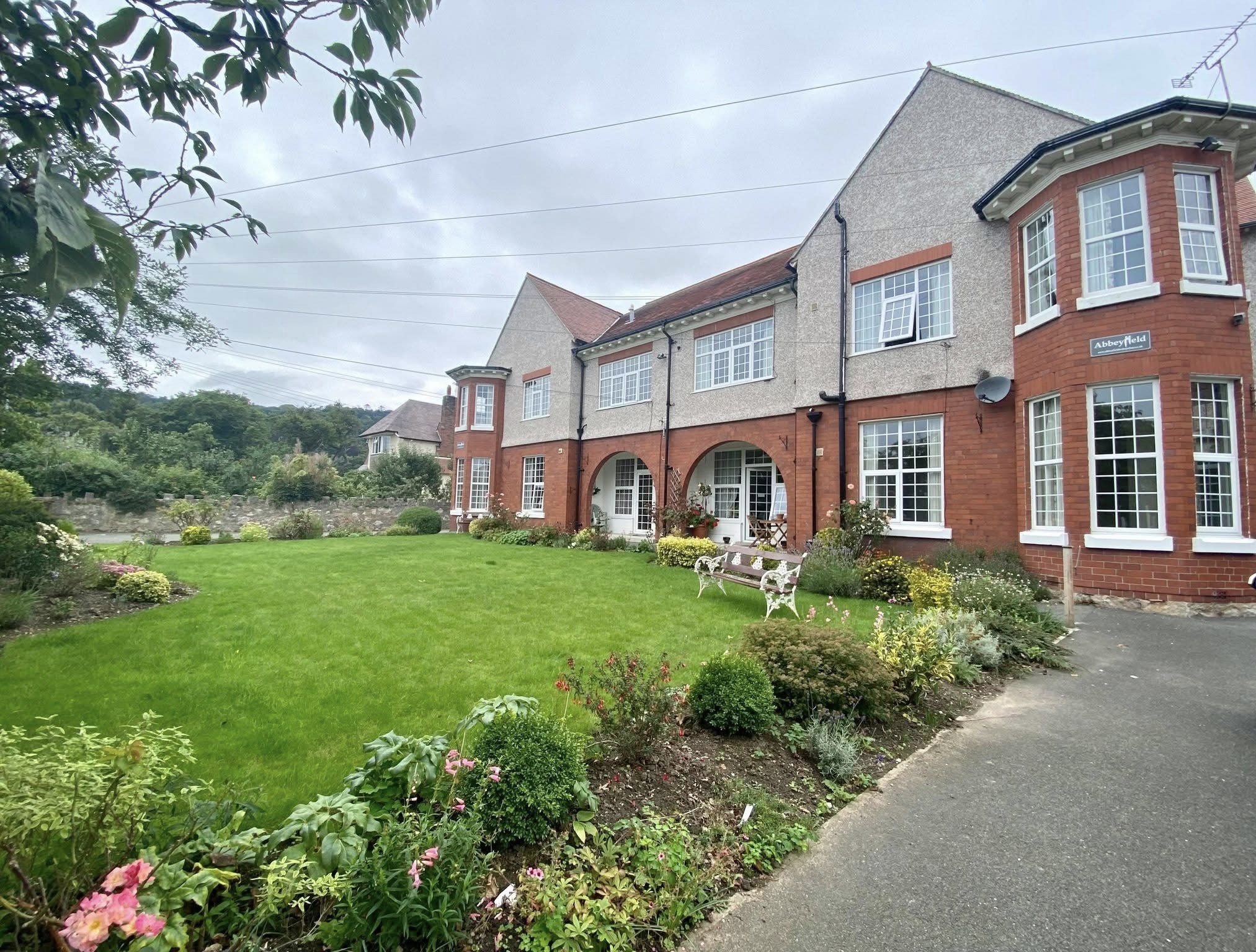 Colwyn Bay, Alexandra Road, LL29 7YB, House