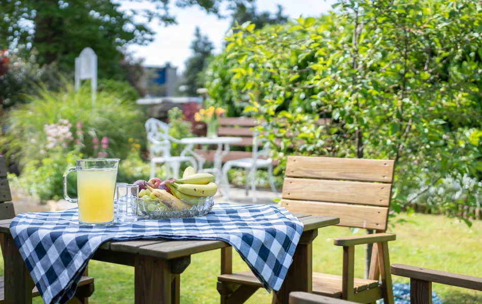Alfresco Dining At Abbeyfield House, Ulverston