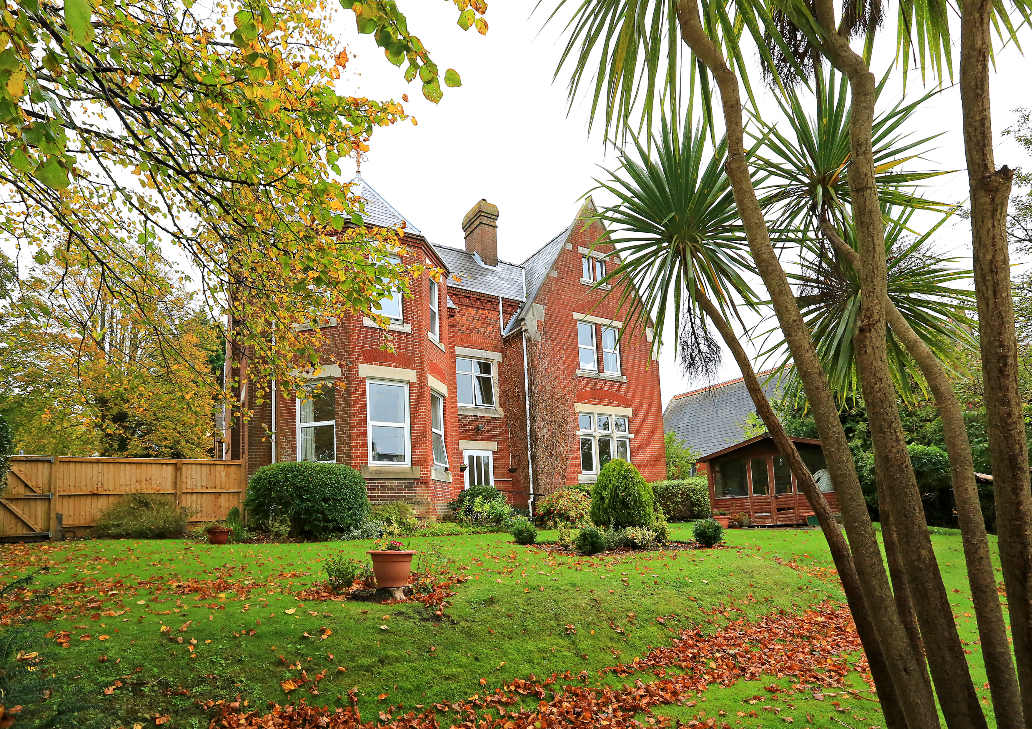 Rear and garden at Abbeyfield House, Cowes PO31 8HA (1)