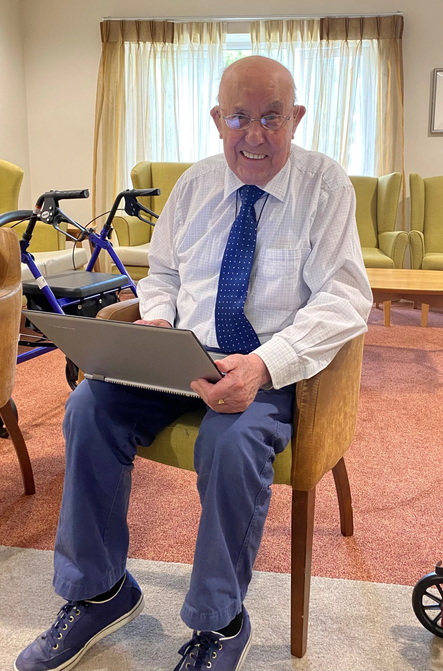 Charles is delighted to be able to send emails to his family.
