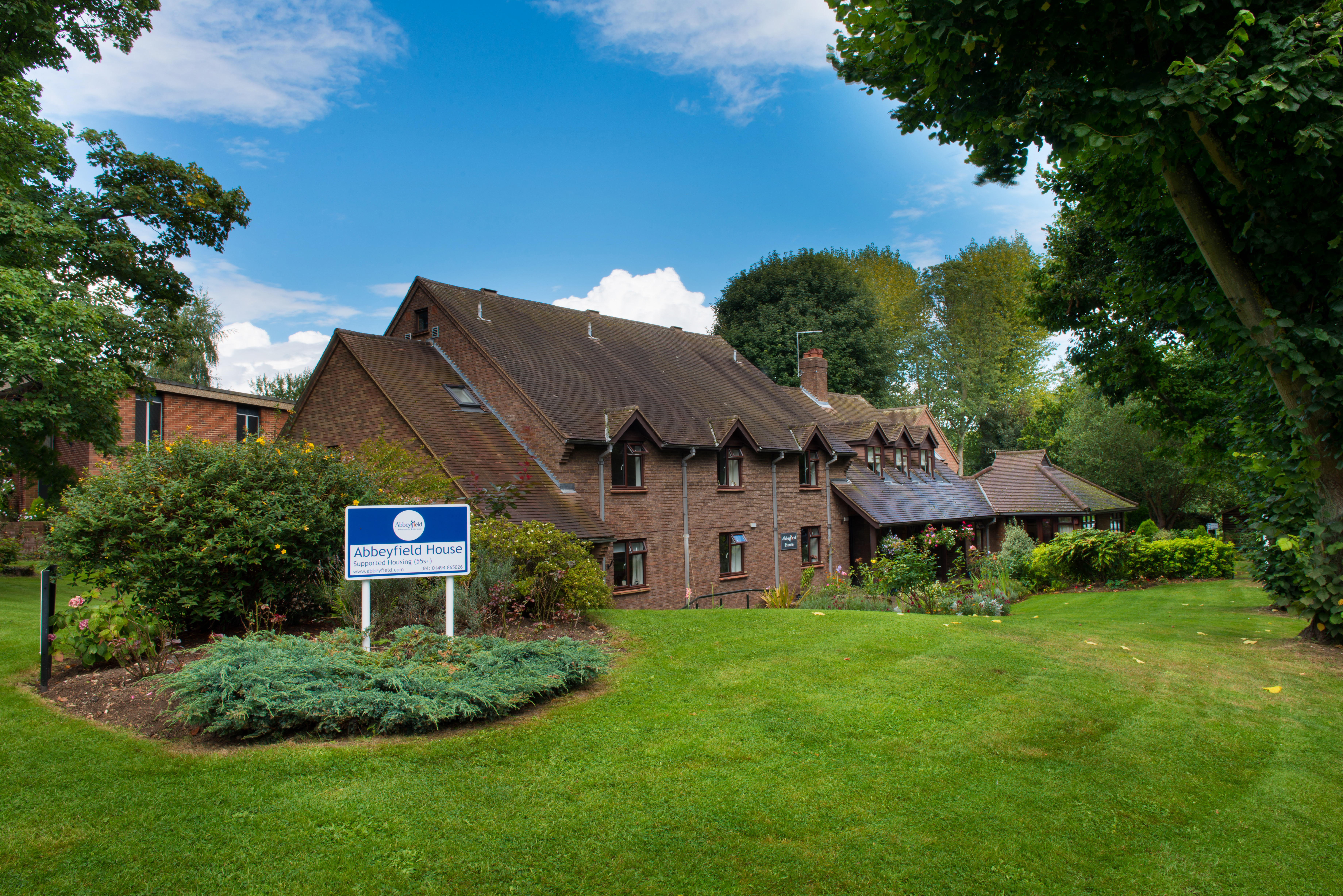 Front garden at Abbeyfield House, Great Missenden HP16 9AE