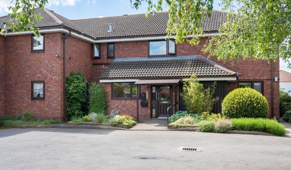 entrance-and-driveway-at Abbeyfield House, Lincoln LN1 3HJ